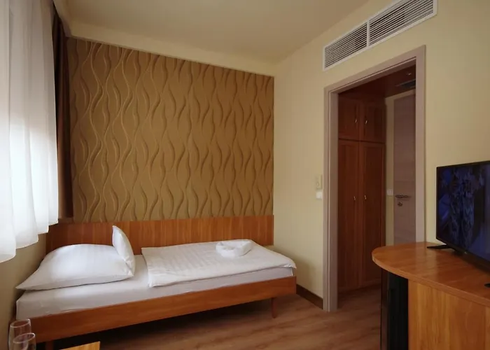 Aqua Hotell 3*